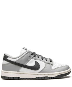 Nike Dunk Low sneakers