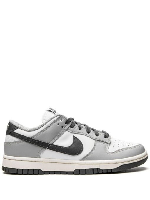 Nike Dunk Low sneakers