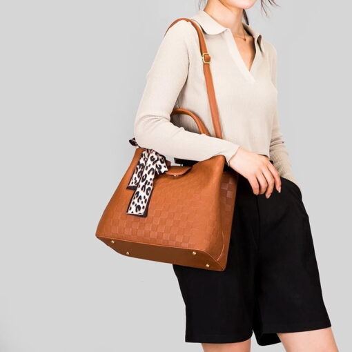 Elegant Three Piece Handbag For Stylish and Trendy Looks - Image 2